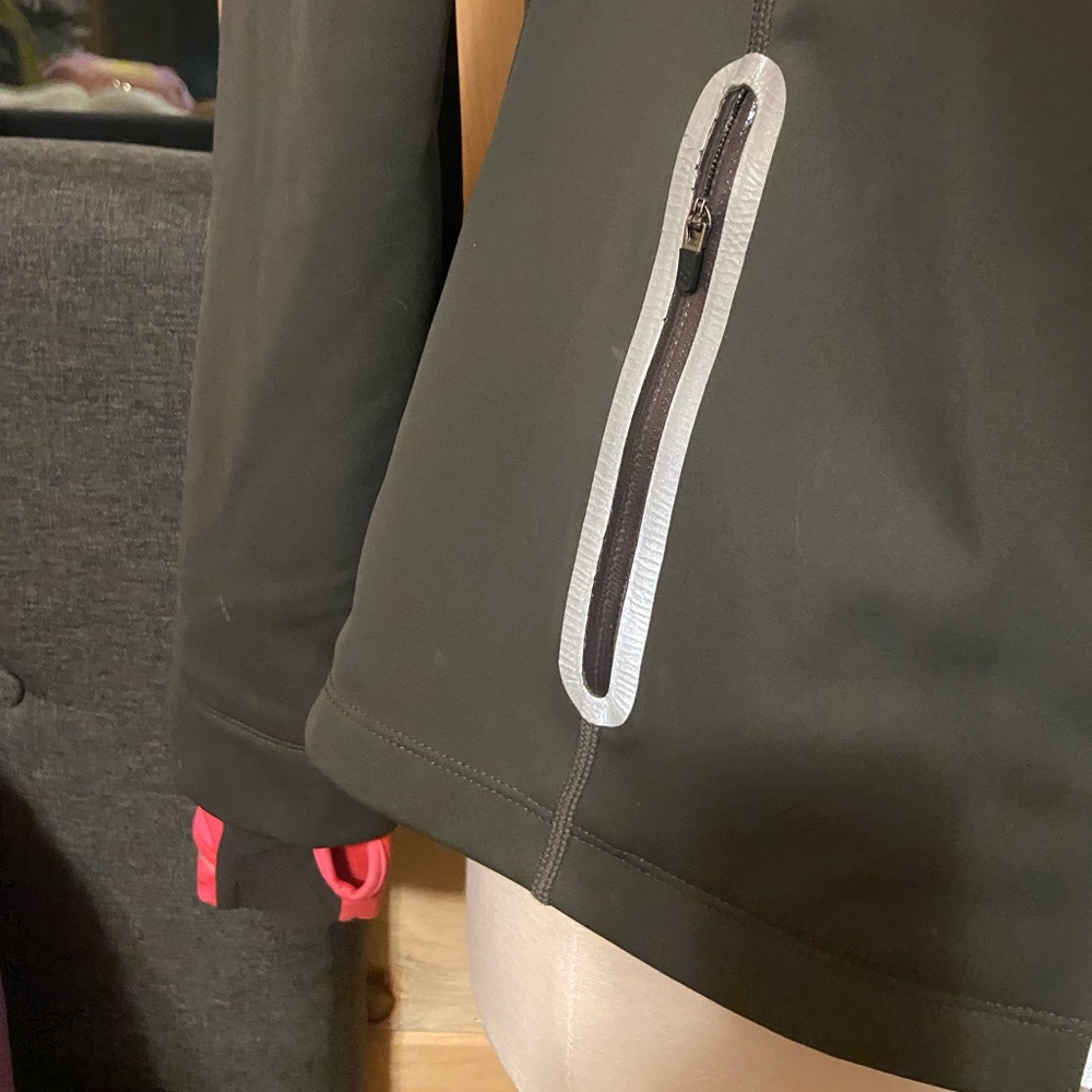 New Balance Medium Jacket - Picture 2 of 4